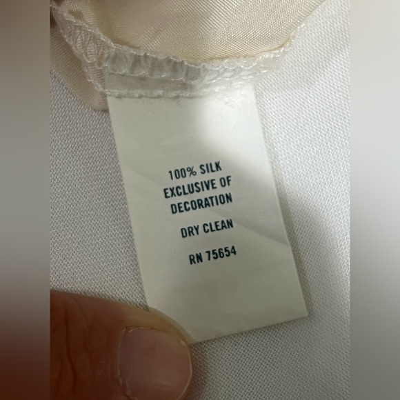 Abercrombie & fitch New York  100% silk top size small in a cream ivory color - Picture 8 of 10